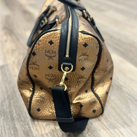 Luxury Metallic Gold and Black Weekender Bag - Picture 4 of 12